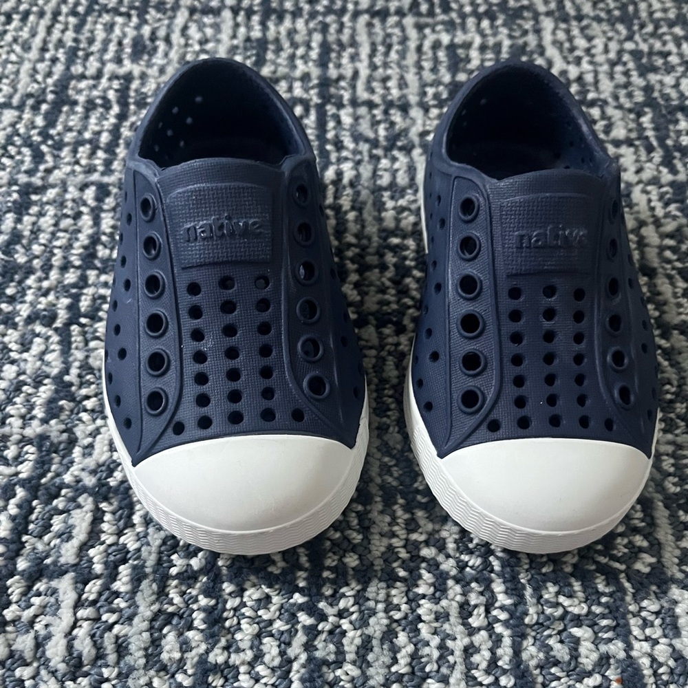 Native Jefferson shoes SIZE 5